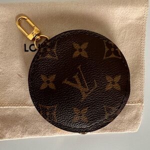 Louis Vuitton Round Monogram Key Holder - Brown and Gold